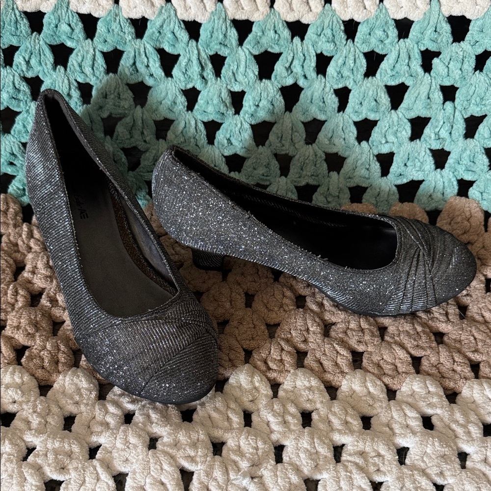 American Eagle Outfitters Black Gray Glitter Kitten Heels Shoes sz 2